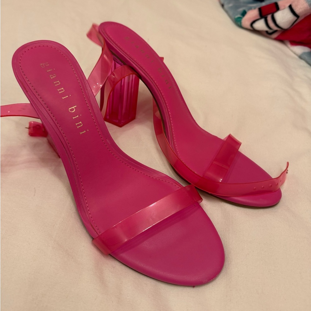 Hot pink Gianni Bini heels